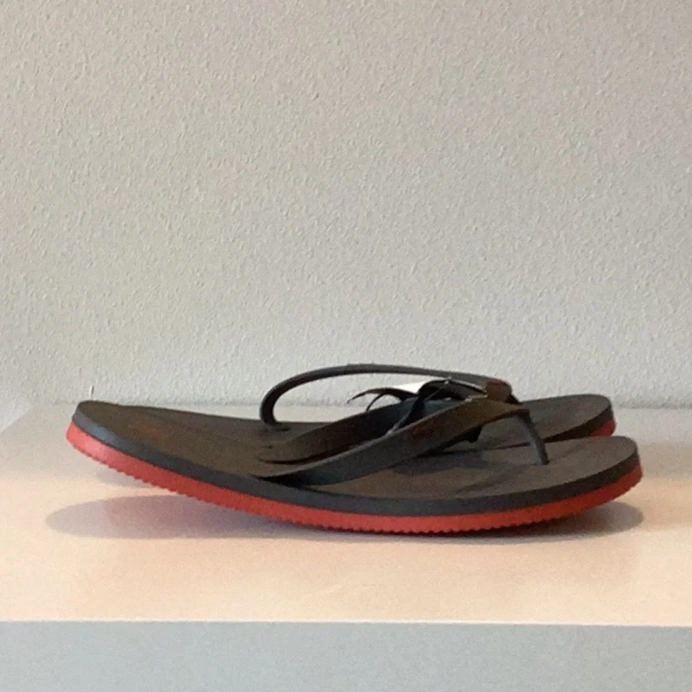 Hurley Men's Gray and Red Flip Flop Sandals Size 13 NB